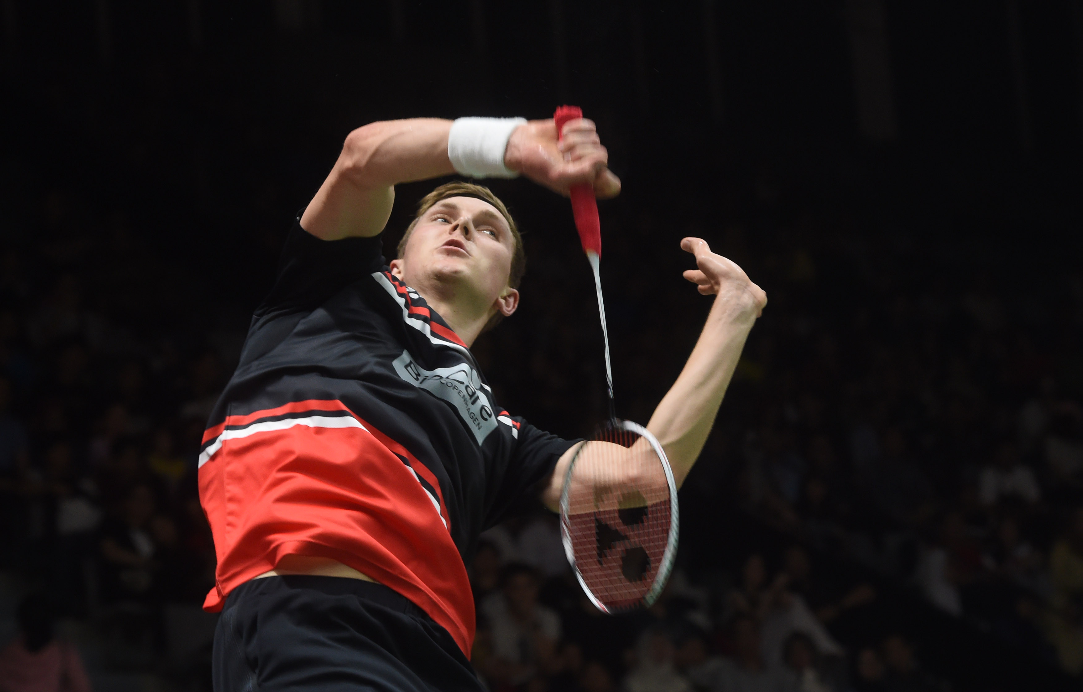 表现引发担 表现引发担