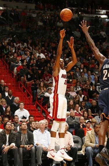 但进攻端稳 但进攻端稳